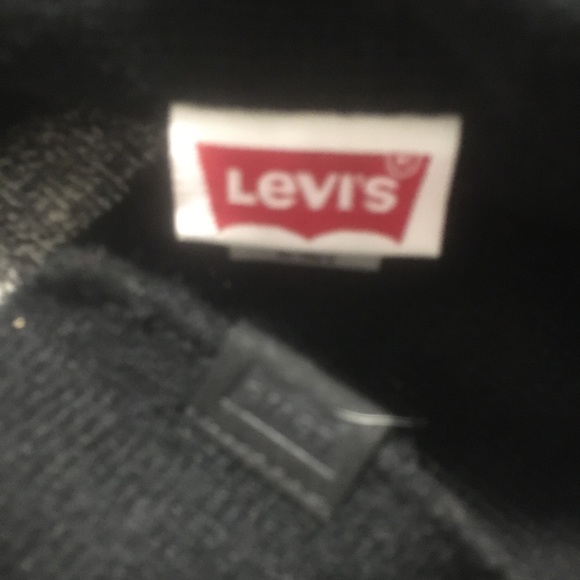Levi’s matching hat and scarf combo - Picture 2 of 2